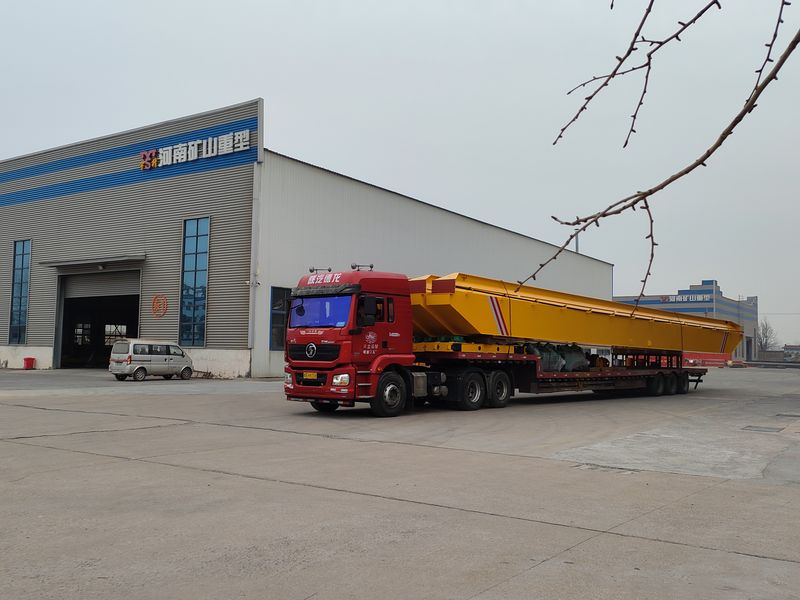 我公司为四川某公司制作一批20吨的电动单梁起重机